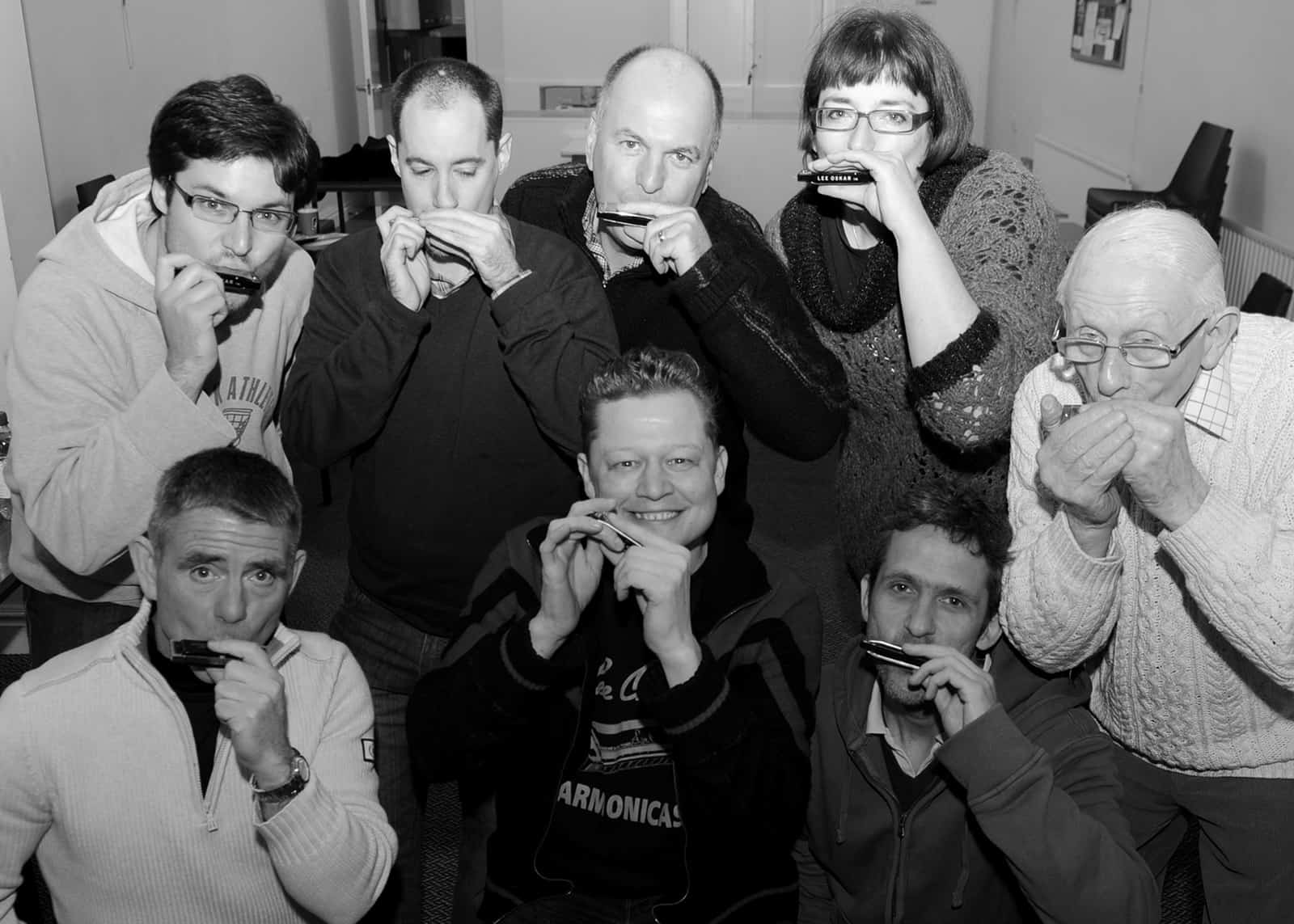 Harmonica for small team building
